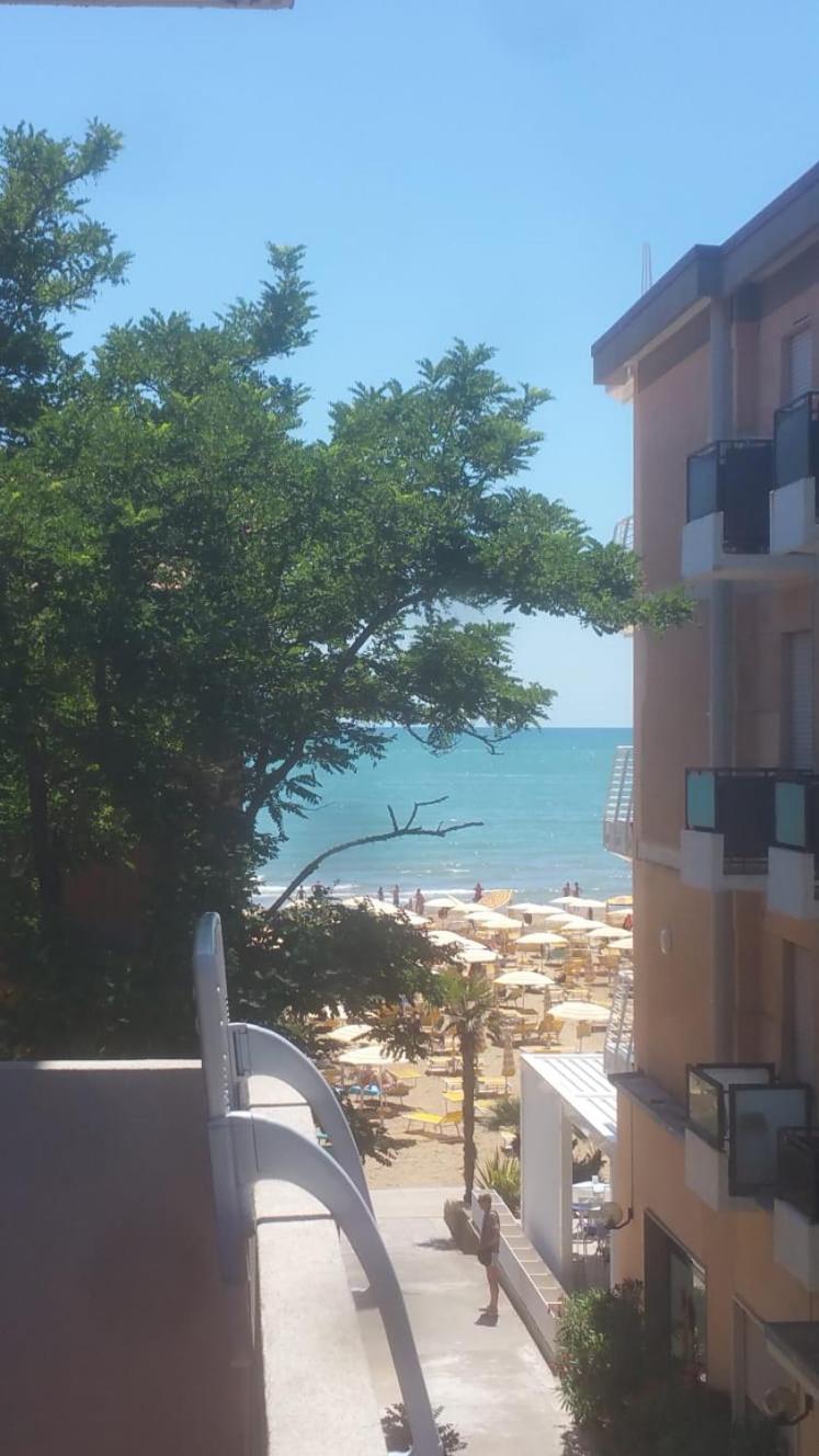 Residence Ambra Lido di Jesolo Exteriör bild